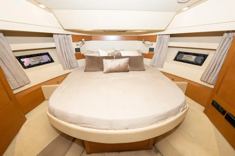  Yacht Photos Pics Azimut 42 - Stateroom