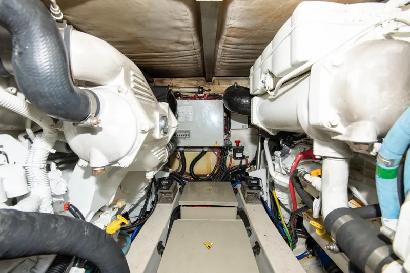  Yacht Photos Pics Azimut 42 - Engine Room