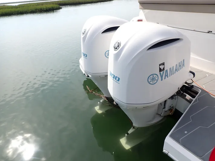 Regal 33 Xo Yacht Photos Pics 