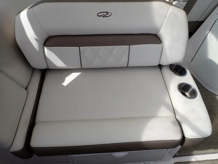 Regal 33 Xo Yacht Photos Pics 