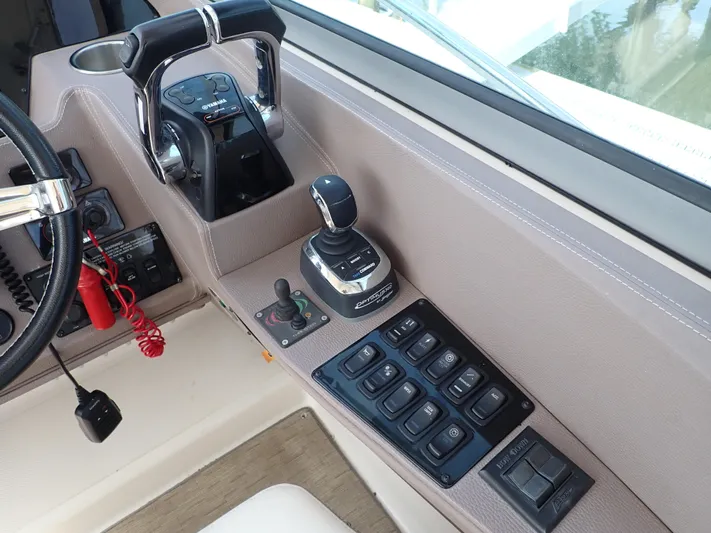 Regal 33 Xo Yacht Photos Pics 