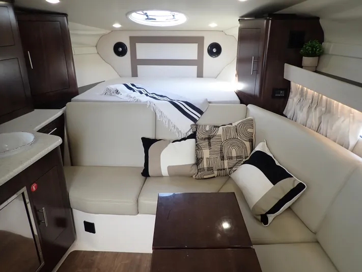 Regal 33 Xo Yacht Photos Pics 