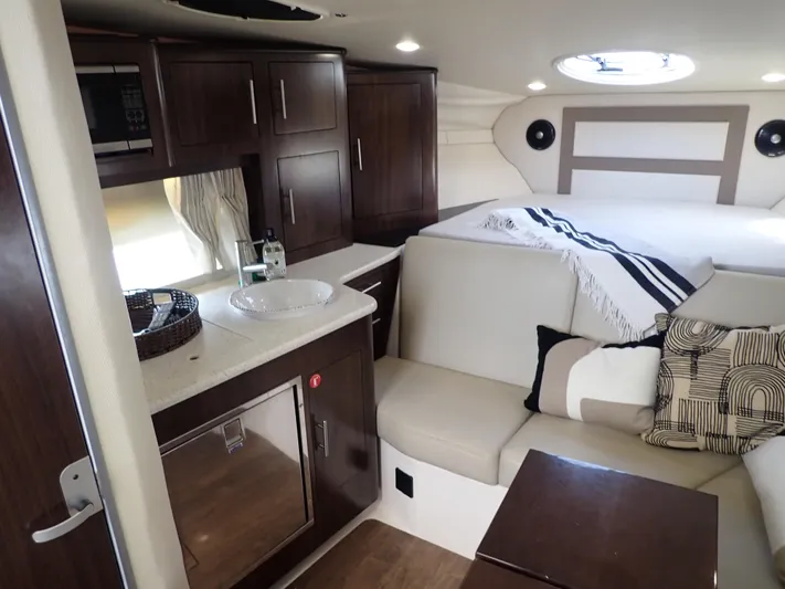 Regal 33 Xo Yacht Photos Pics 