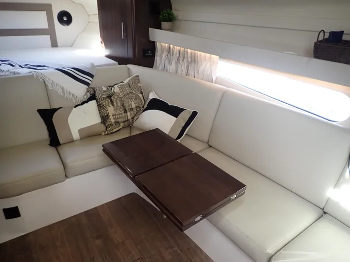 Regal 33 Xo Yacht Photos Pics 