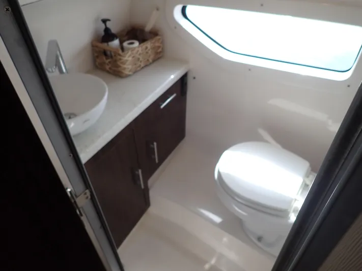 Regal 33 Xo Yacht Photos Pics 