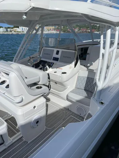 Bottoms Up Yacht Photos Pics 