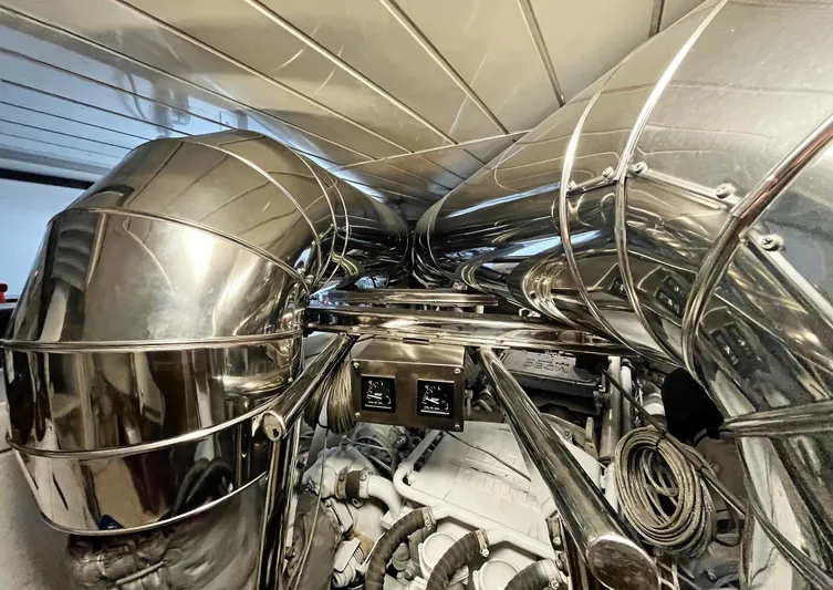 Fortis Benetti 115 Classic Yacht Photos Pics 