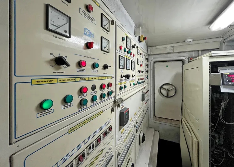 Fortis Benetti 115 Classic Yacht Photos Pics 