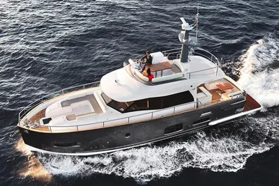 2017 Azimut Magellano 53