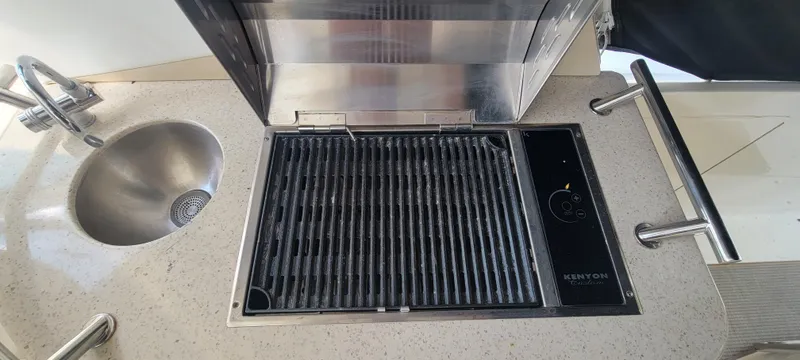  Yacht Photos Pics Outdoor grill and sink on 2008 Sea Ray 350 Sundancer boat.