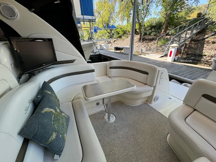 Knot Satisfied Yacht Photos Pics Luxurious 2006 Sea Ray 38 Sundancer yacht interior with seating and table.