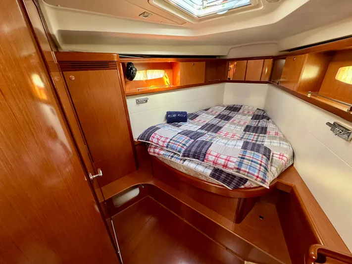 Rob Roy Yacht Photos Pics Fwd Berth