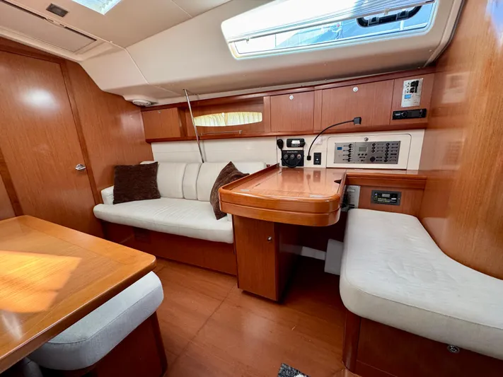 Rob Roy Yacht Photos Pics Stb Settee