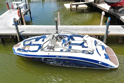 Yamaha Boats 242 Limited