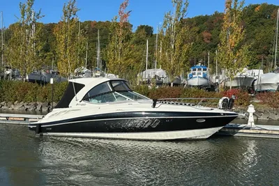 Cruisers Yachts 330 Express