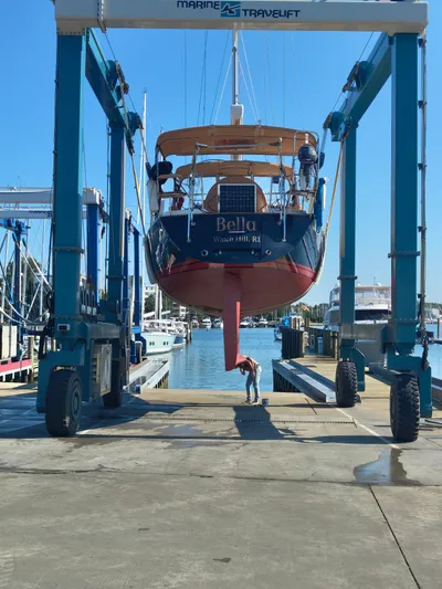 Bella Yacht Photos Pics Tartan 4300 sailboat "Bella" being lifted by Marine Travelift at a marina.