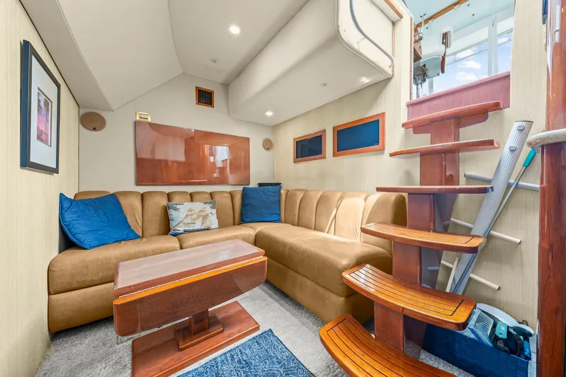 Pale Horse Yacht Photos Pics 2006 Buddy Davis 48 Express PALE HORSE Salon Entry