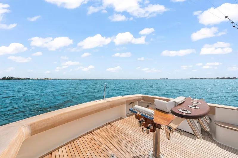 Pale Horse Yacht Photos Pics 2006 Buddy Davis 48 Express PALE HORSE Fighting Chair