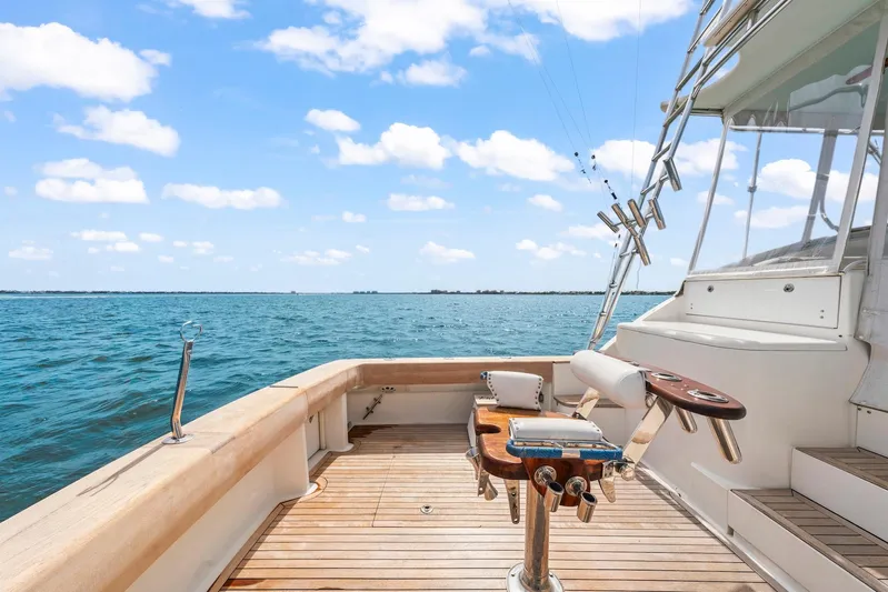 Pale Horse Yacht Photos Pics 2006 Buddy Davis 48 Express PALE HORSE Fighting Chair