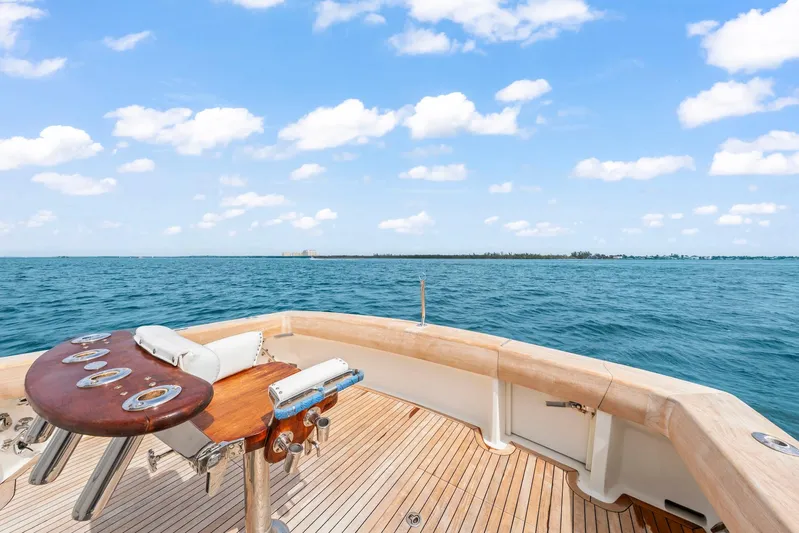 Pale Horse Yacht Photos Pics 2006 Buddy Davis 48 Express PALE HORSE Fighting Chair