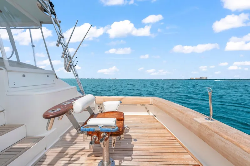 Pale Horse Yacht Photos Pics 2006 Buddy Davis 48 Express PALE HORSE Fighting Chair