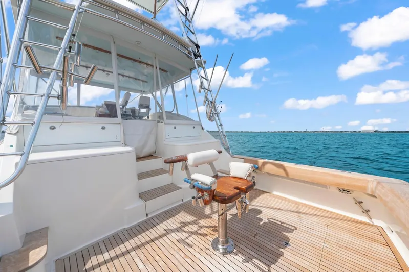 Pale Horse Yacht Photos Pics 2006 Buddy Davis 48 Express PALE HORSE Fighting Chair