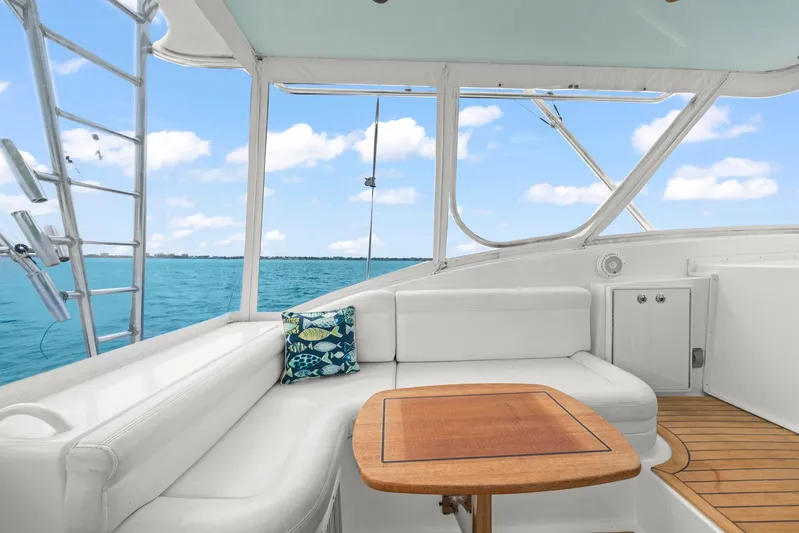 Pale Horse Yacht Photos Pics 2006 Buddy Davis 48 Express PALE HORSE Flybridge Helm/Salon