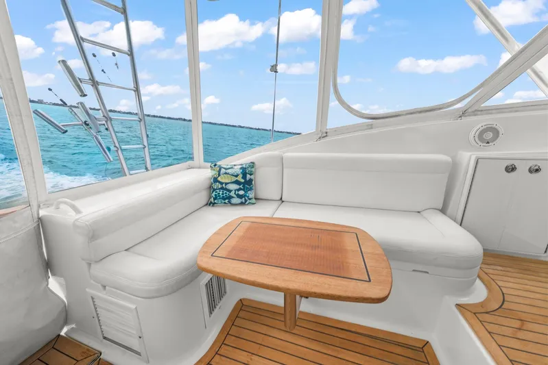 Pale Horse Yacht Photos Pics 2006 Buddy Davis 48 Express PALE HORSE Flybridge Salon