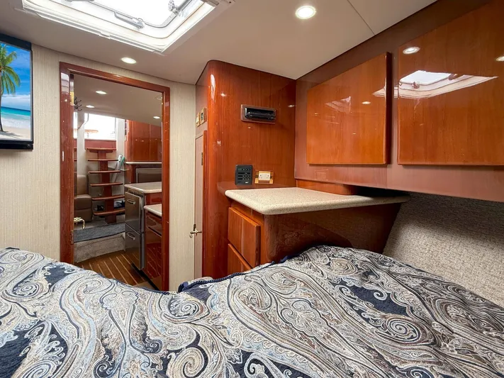 Pale Horse Yacht Photos Pics 2006 Buddy Davis 48 Express PALE HORSE Owner's Stateroom