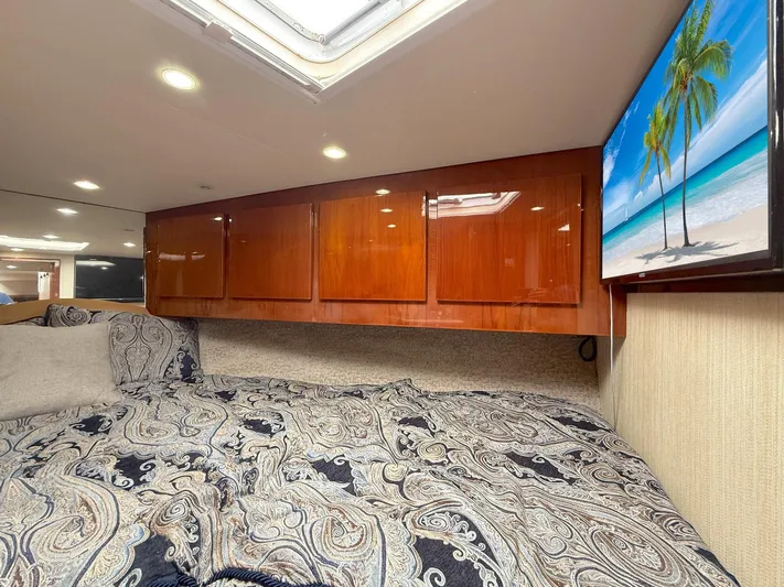 Pale Horse Yacht Photos Pics 2006 Buddy Davis 48 Express PALE HORSE Owner's Stateroom