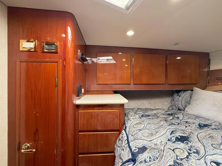 Pale Horse Yacht Photos Pics 2006 Buddy Davis 48 Express PALE HORSE Guest Stateroom