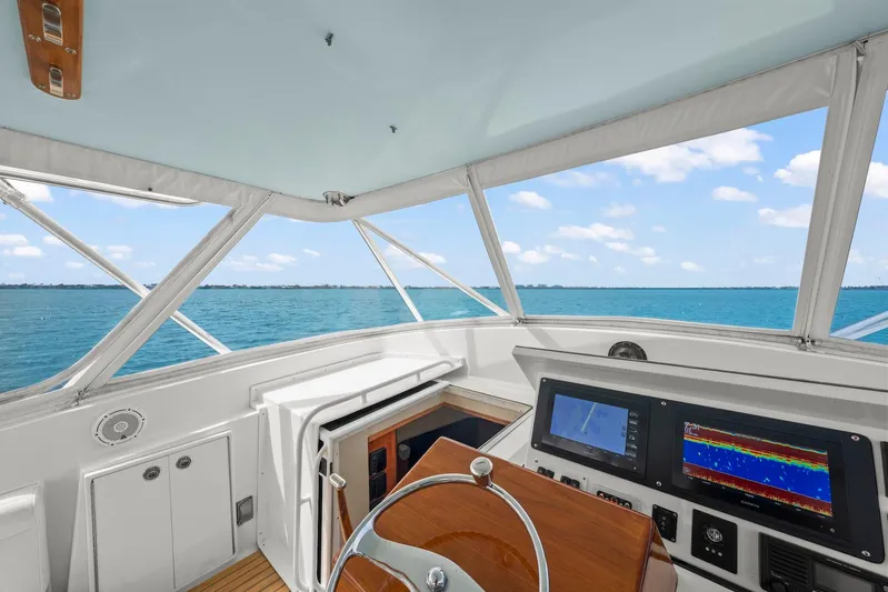 Pale Horse Yacht Photos Pics 2006 Buddy Davis 48 Express PALE HORSE Flybridge Helm