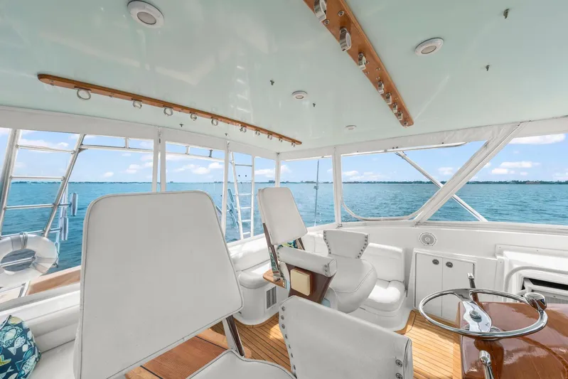 Pale Horse Yacht Photos Pics 2006 Buddy Davis 48 Express PALE HORSE Flybridge Helm