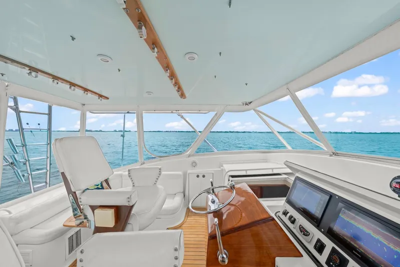 Pale Horse Yacht Photos Pics 2006 Buddy Davis 48 Express PALE HORSE Flybridge Helm