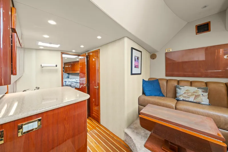 Pale Horse Yacht Photos Pics 2006 Buddy Davis 48 Express PALE HORSE Salon/Galley