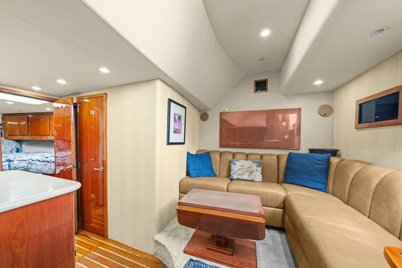 Pale Horse Yacht Photos Pics 2006 Buddy Davis 48 Express PALE HORSE Salon