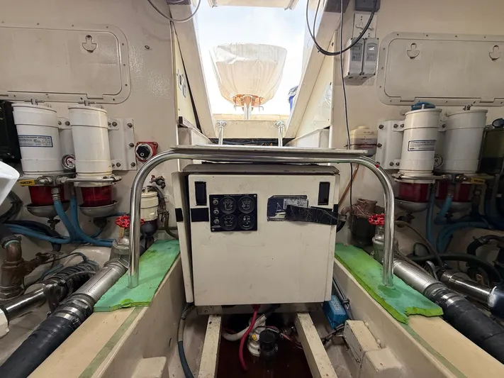 Pale Horse Yacht Photos Pics 2006 Buddy Davis 48 Express PALE HORSE Engine Room