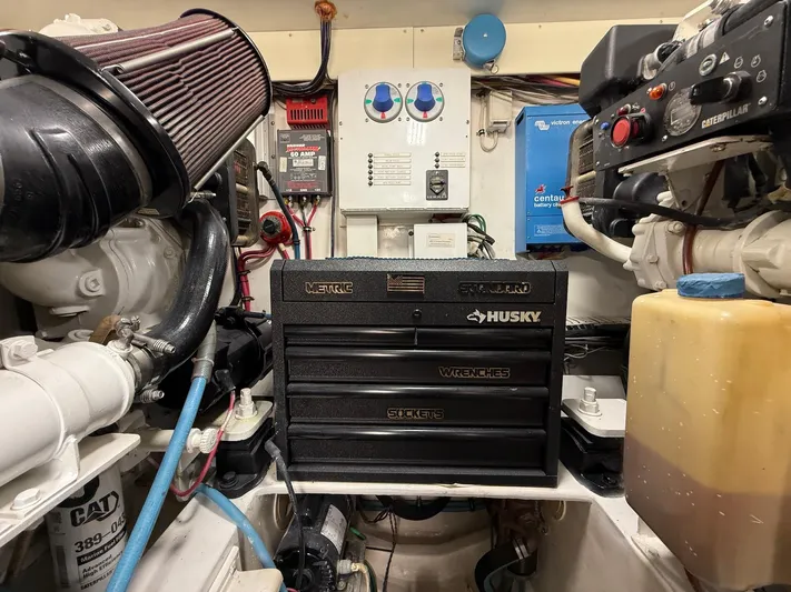 Pale Horse Yacht Photos Pics 2006 Buddy Davis 48 Express PALE HORSE Engine Room