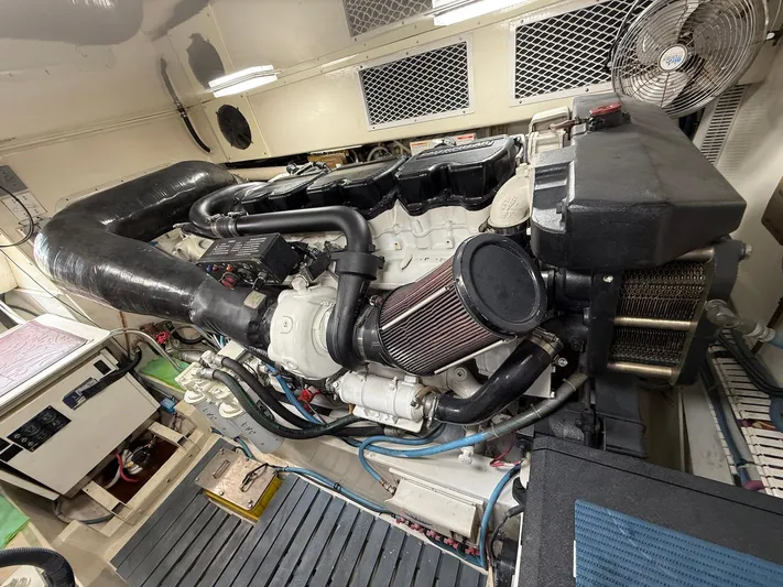 Pale Horse Yacht Photos Pics 2006 Buddy Davis 48 Express PALE HORSE Engine Room