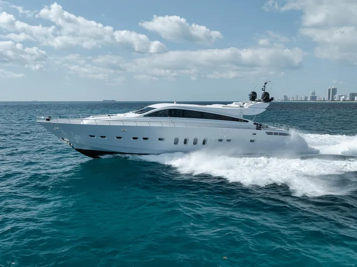 U Wish Yacht Photos Pics 