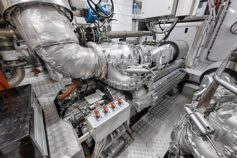 U Wish Yacht Photos Pics 