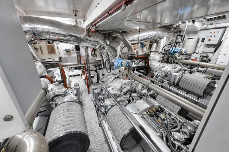 U Wish Yacht Photos Pics 