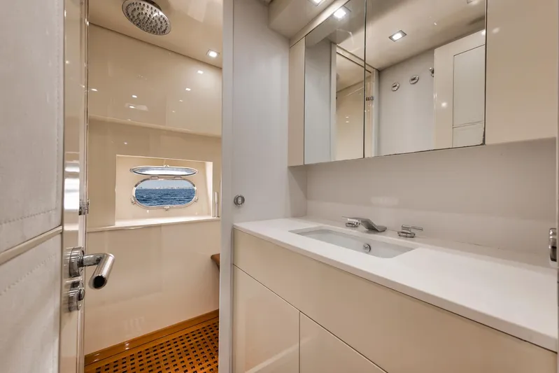 U Wish Yacht Photos Pics 