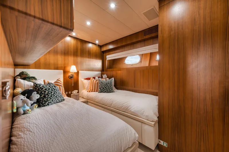 U Wish Yacht Photos Pics 