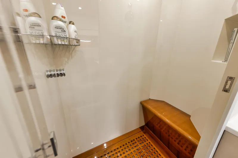 U Wish Yacht Photos Pics 