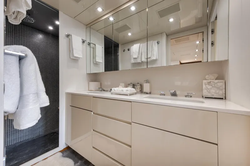 U Wish Yacht Photos Pics 