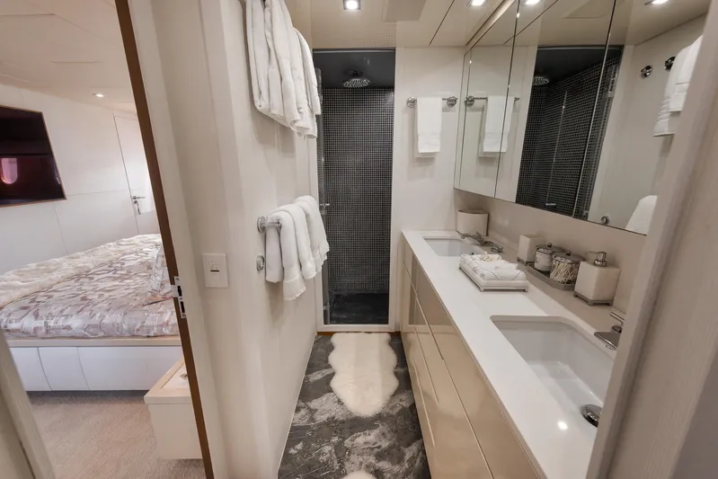 U Wish Yacht Photos Pics 