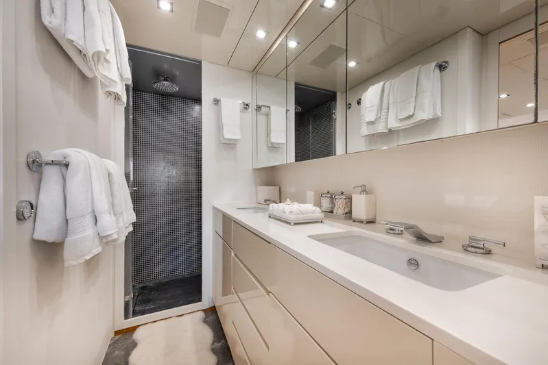 U Wish Yacht Photos Pics 