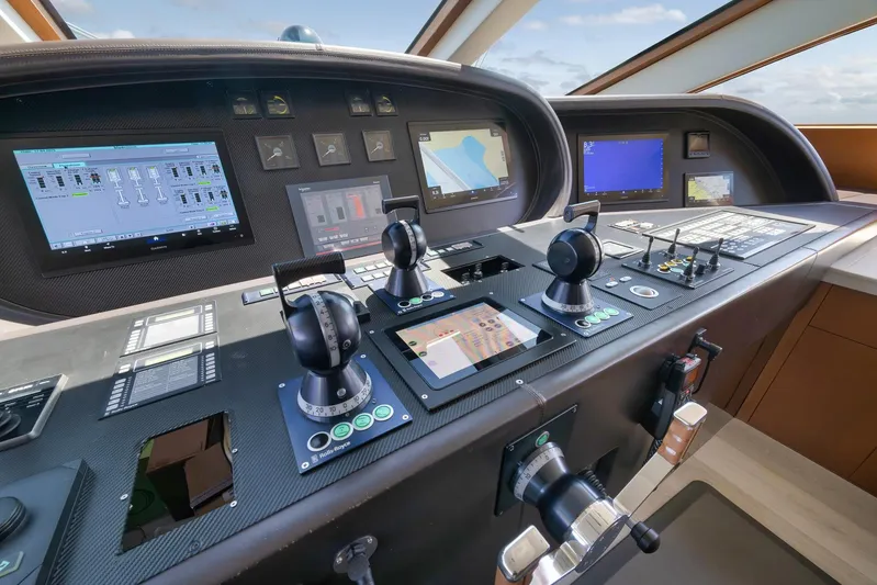 U Wish Yacht Photos Pics 