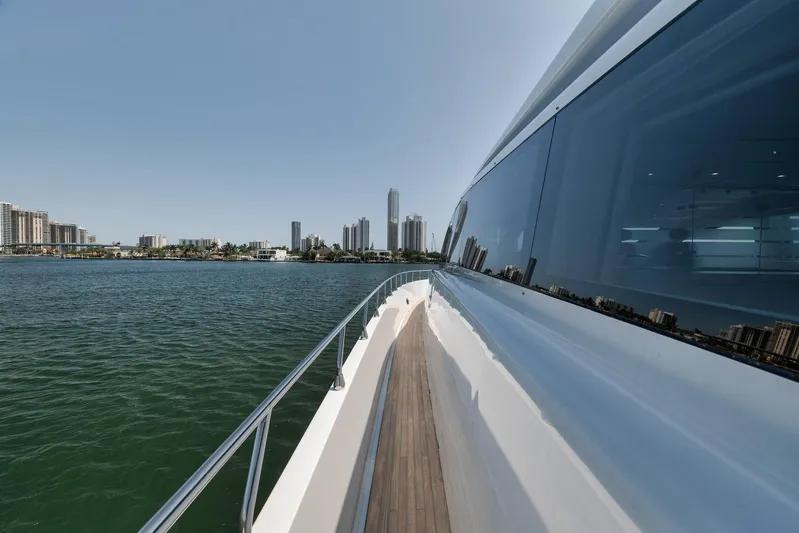 U Wish Yacht Photos Pics 